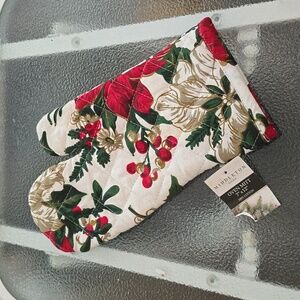 Middleton Home - Christmas Oven Mitt - NWT
